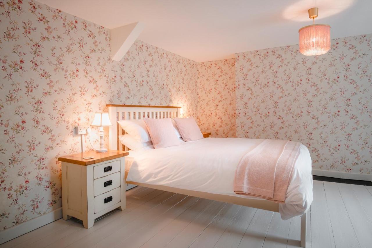 The Green Door Vegan B&B Llanon Bagian luar foto