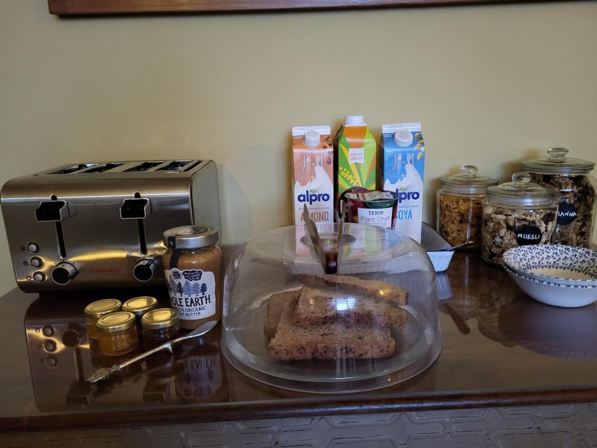 The Green Door Vegan B&B Llanon Bagian luar foto